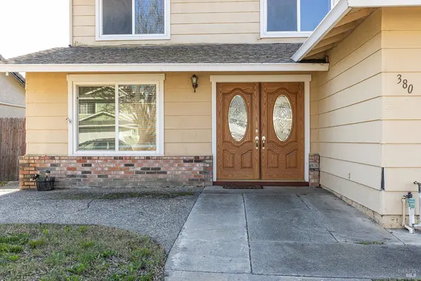 380 Claridge CT, Vacaville, CA 95687