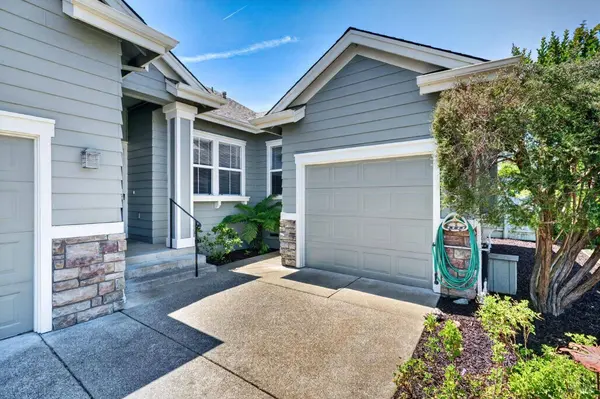 445 Muscat DR, Cloverdale, CA 95425