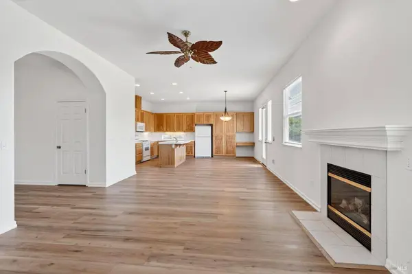445 Muscat DR, Cloverdale, CA 95425