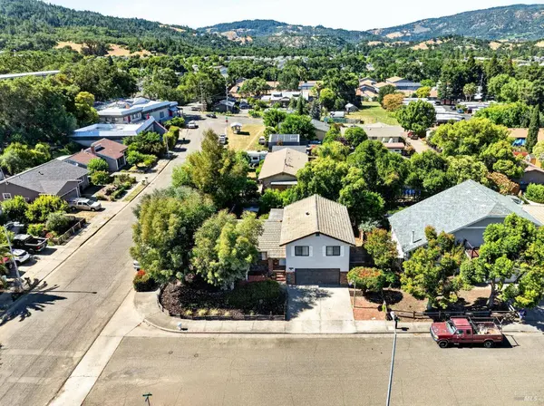 100 Roan CT, Cloverdale, CA 95425