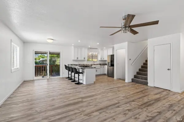 100 Roan CT, Cloverdale, CA 95425