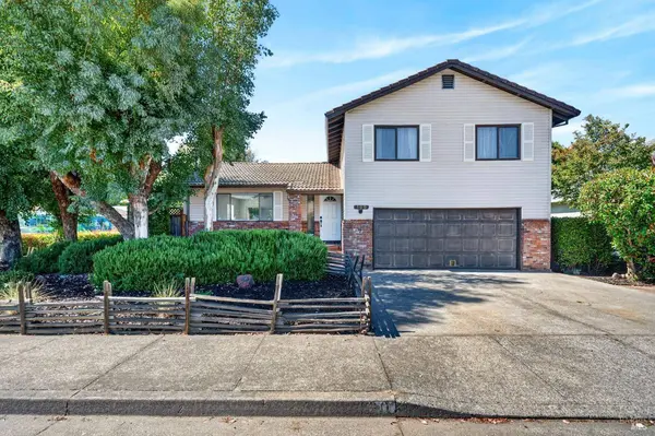 100 Roan CT, Cloverdale, CA 95425