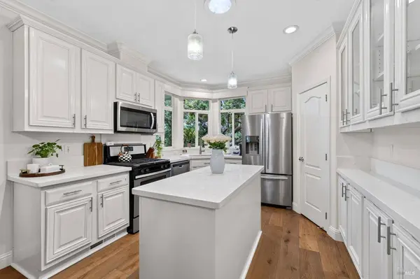 32 Springhill CT, Santa Rosa, CA 95409