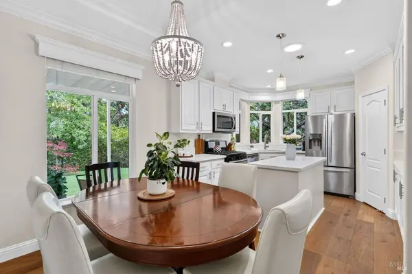 32 Springhill CT, Santa Rosa, CA 95409