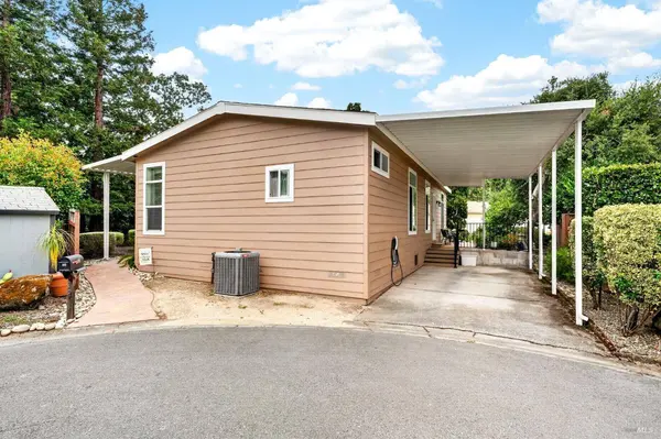 32 Springhill CT, Santa Rosa, CA 95409