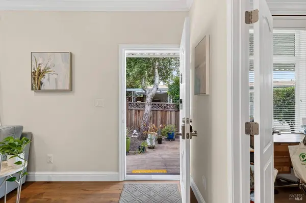 32 Springhill CT, Santa Rosa, CA 95409