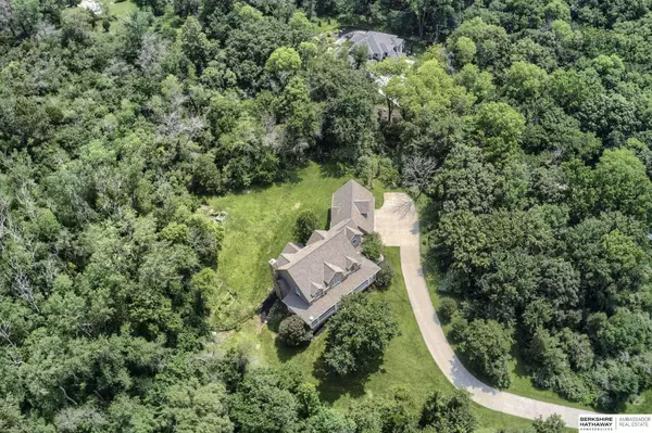 1126 Willow Wood Circle, Omaha, NE 68152