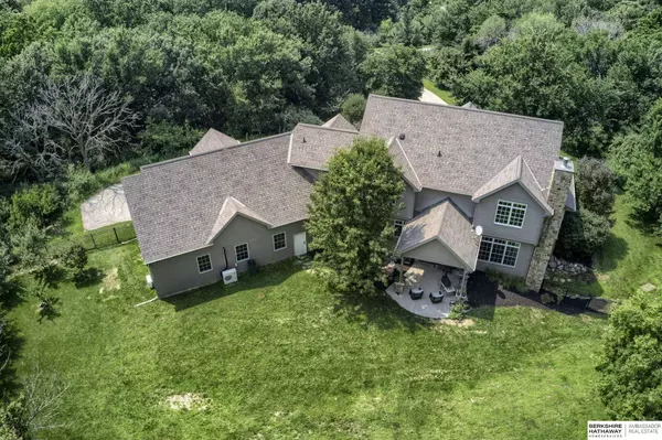 1126 Willow Wood Circle, Omaha, NE 68152