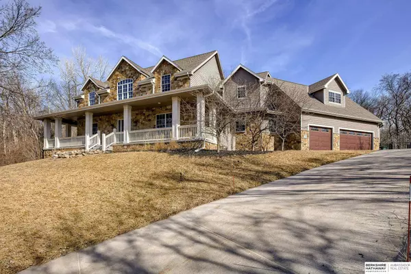 1126 Willow Wood Circle, Omaha, NE 68152