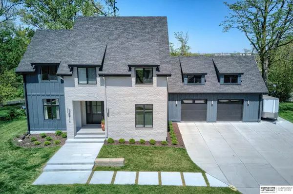 8616 Broadmoor Drive, Omaha, NE 68114