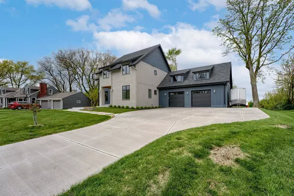 8616 Broadmoor Drive, Omaha, NE 68114