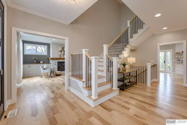 8616 Broadmoor Drive, Omaha, NE 68114