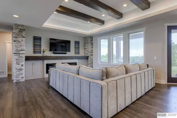 402 Reymar Circle, Plattsmouth, NE 68048