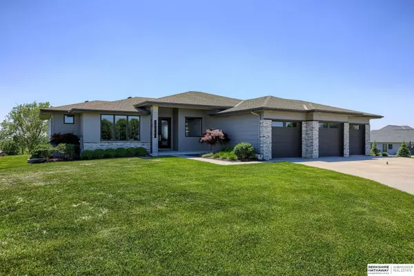 402 Reymar Circle, Plattsmouth, NE 68048