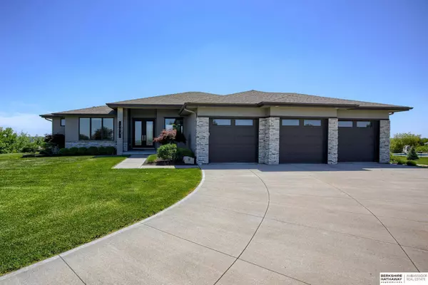 402 Reymar Circle, Plattsmouth, NE 68048