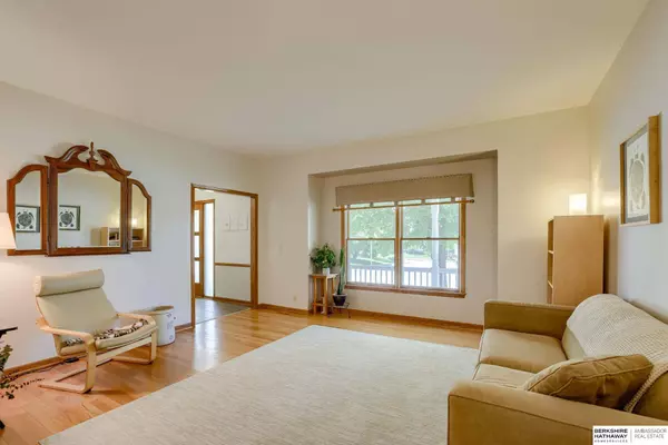 6407 S 106 Circle, Omaha, NE 68127