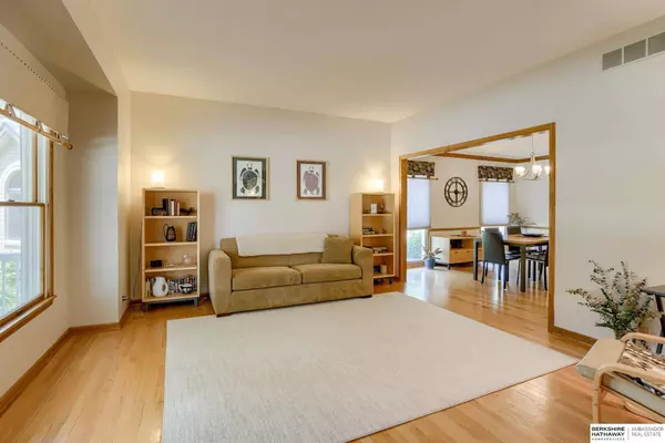 6407 S 106 Circle, Omaha, NE 68127