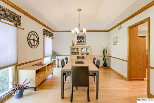 6407 S 106 Circle, Omaha, NE 68127