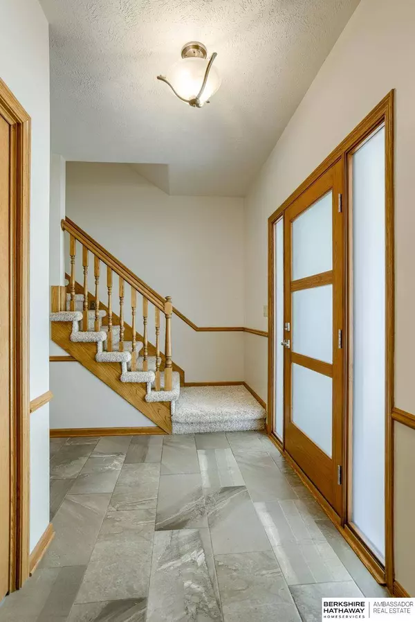 6407 S 106 Circle, Omaha, NE 68127