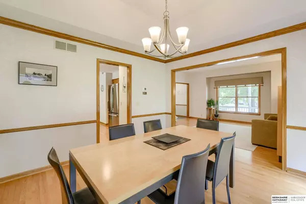 6407 S 106 Circle, Omaha, NE 68127