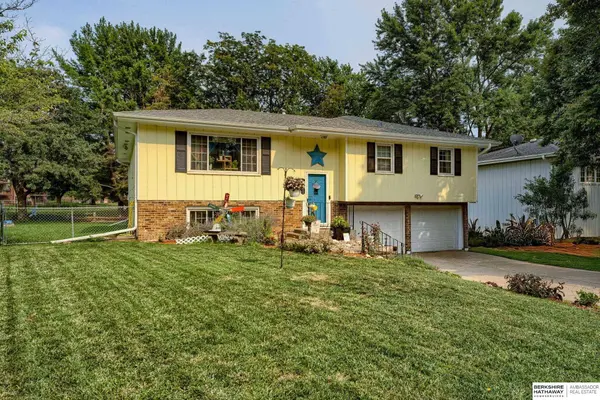 10212 V Street, Omaha, NE 68127