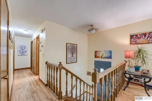 10212 V Street, Omaha, NE 68127