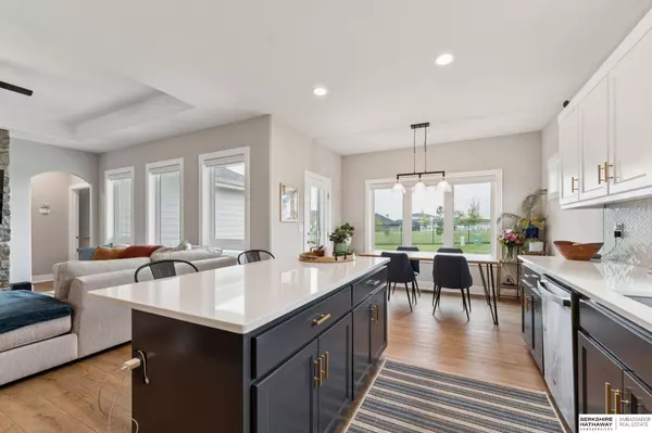 6327 S 208 Avenue, Omaha, NE 68022