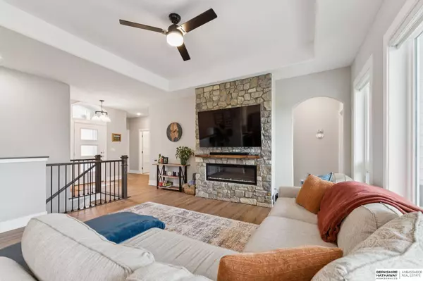 6327 S 208 Avenue, Omaha, NE 68022