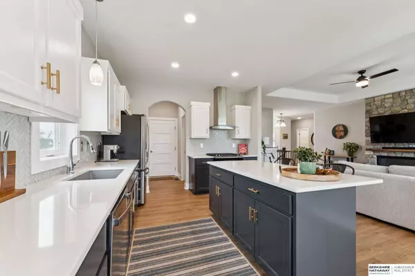 6327 S 208 Avenue, Omaha, NE 68022