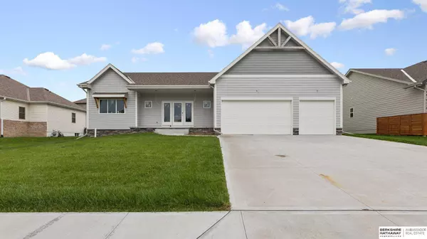 808 Grandview Drive, Louisville, NE 68037