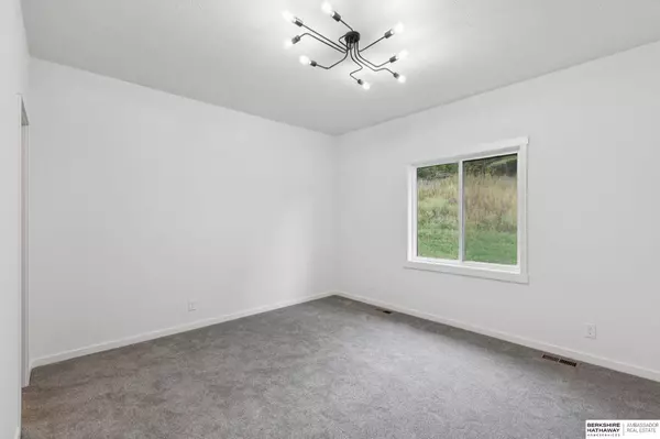 906 Southridge Drive, Louisville, NE 68037