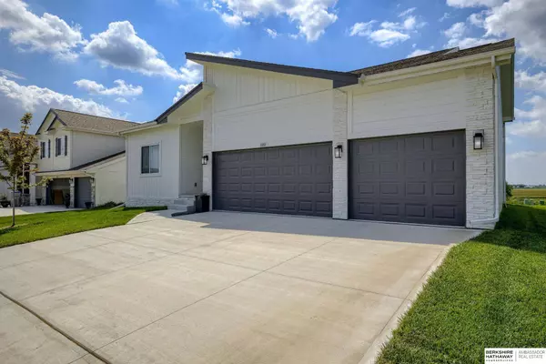 8008 S 200 Street, Gretna, NE 68028