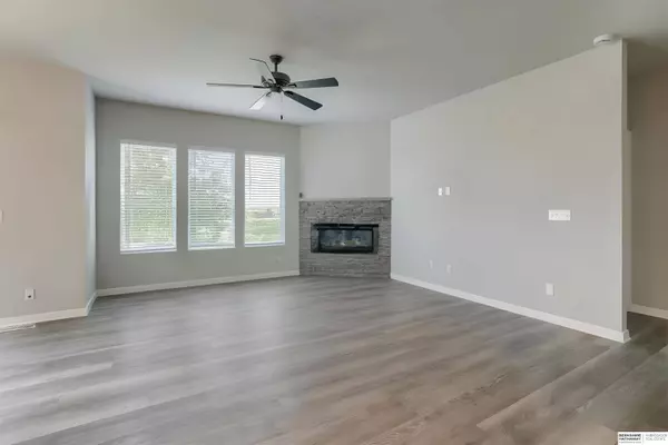 8008 S 200 Street, Gretna, NE 68028