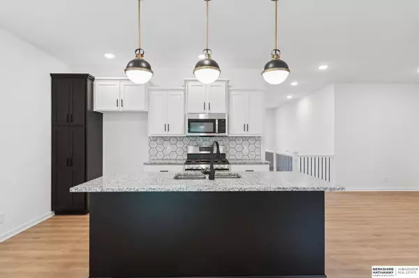 906 Southridge Drive, Louisville, NE 68037