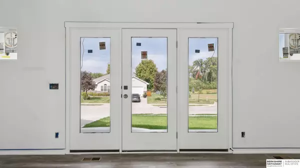 808 Grandview Drive, Louisville, NE 68037