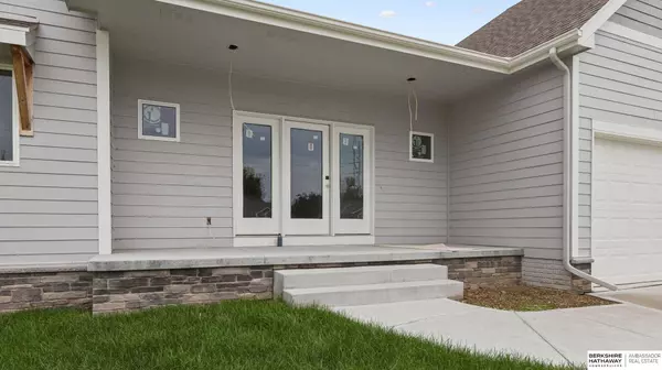 808 Grandview Drive, Louisville, NE 68037