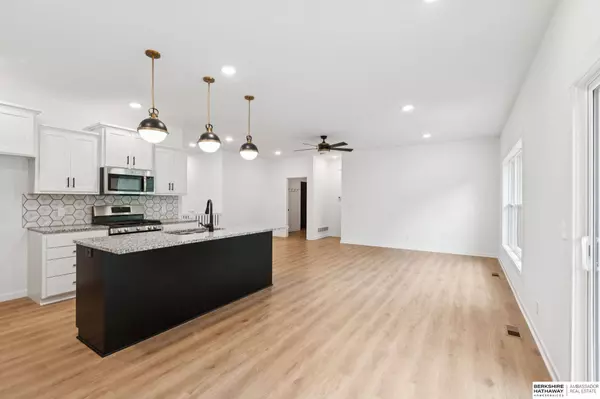 906 Southridge Drive, Louisville, NE 68037