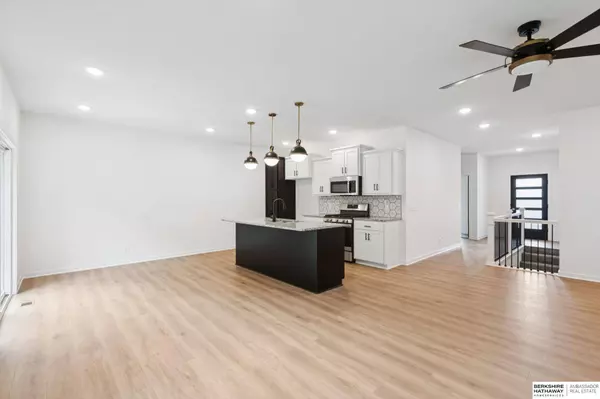 906 Southridge Drive, Louisville, NE 68037