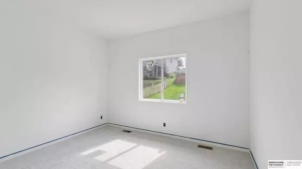 808 Grandview Drive, Louisville, NE 68037