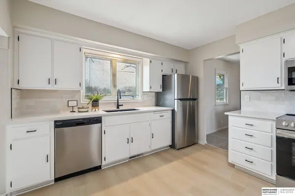 13233 Cedar Circle, Omaha, NE 68144