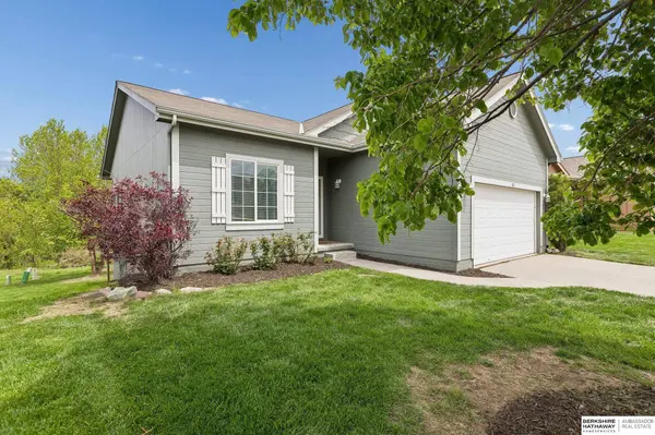 5013 N 160 ST, Omaha, NE 68116