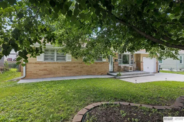 3522 N 56 ST, Omaha, NE 68104
