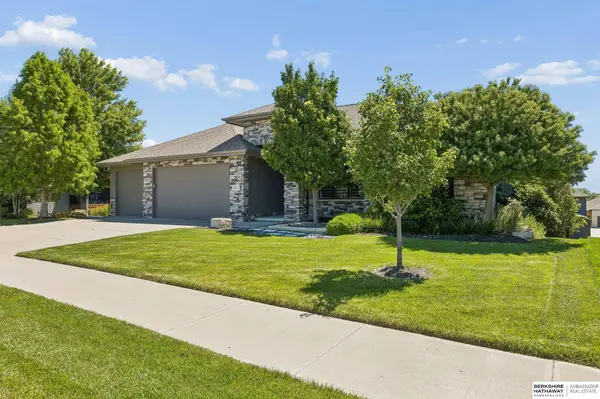 1611 S 208 ST, Elkhorn, NE 68022