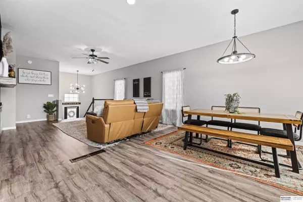 5156 N 155th Ave, Omaha, NE 68116-8452