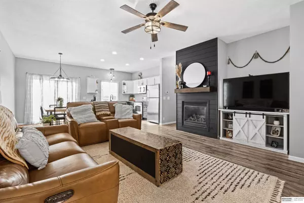 5156 N 155th Ave, Omaha, NE 68116-8452