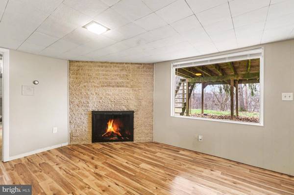 6085 CHERRY HILL RD, Harrisburg, PA 17111