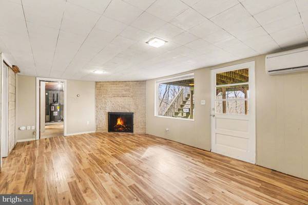 6085 CHERRY HILL RD, Harrisburg, PA 17111