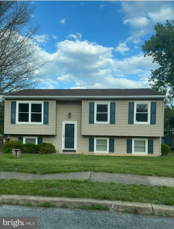 1589 VESTA DR, Harrisburg, PA 17112