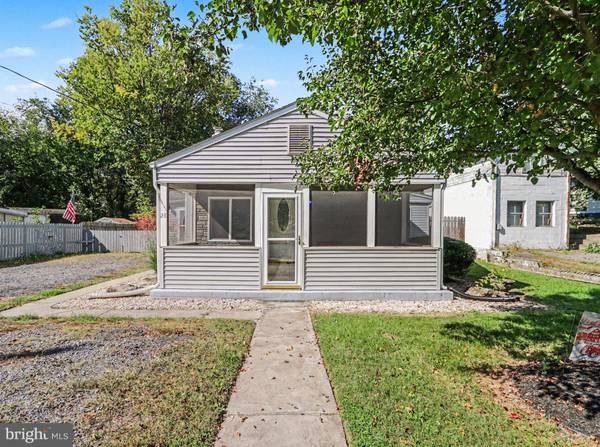 28 FAIRVIEW ST, Carlisle, PA 17015