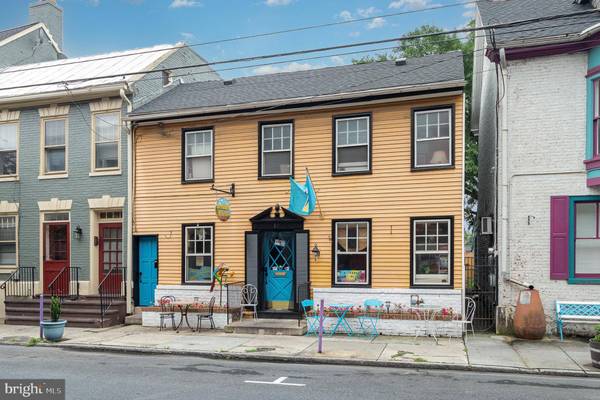 10 W POMFRET ST, Carlisle, PA 17013